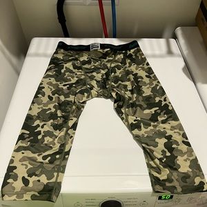 Eastbay camo leggings new with tags 3/4 sz XL